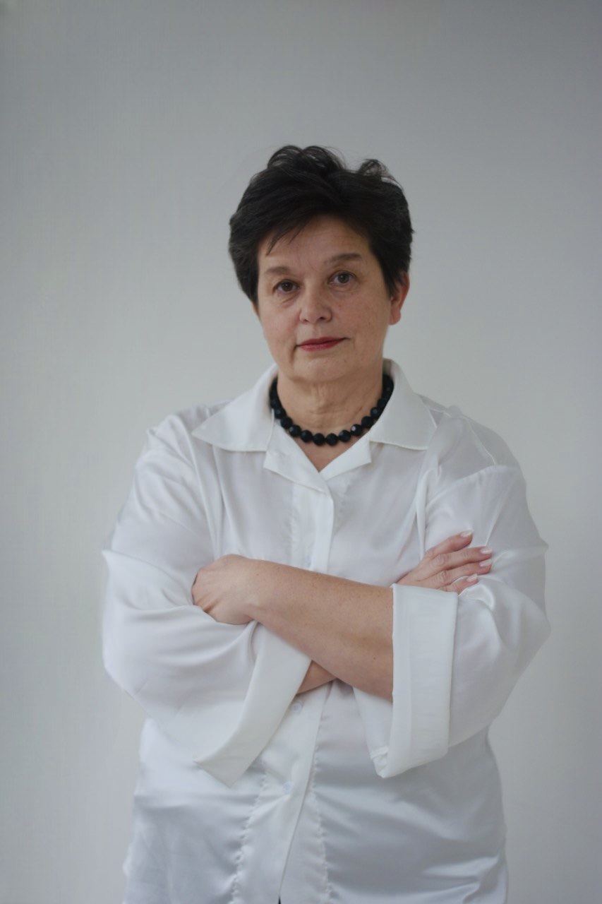 Олена Базенко, Керівник корекційного відділу, Fox House